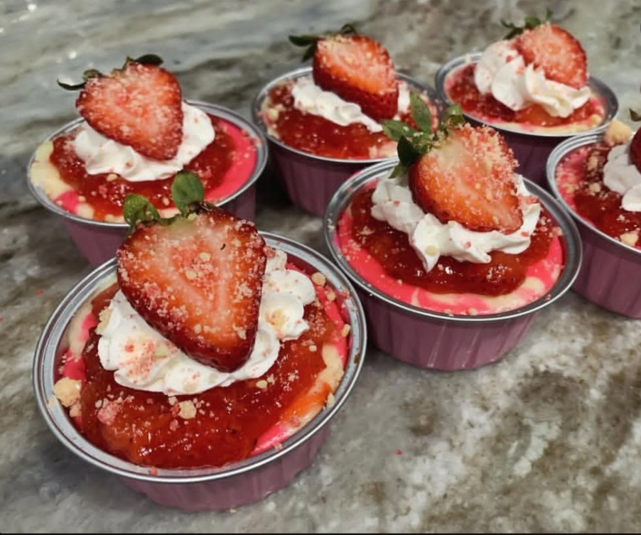 5oz Cheesecake Tins — Classic Strawberry